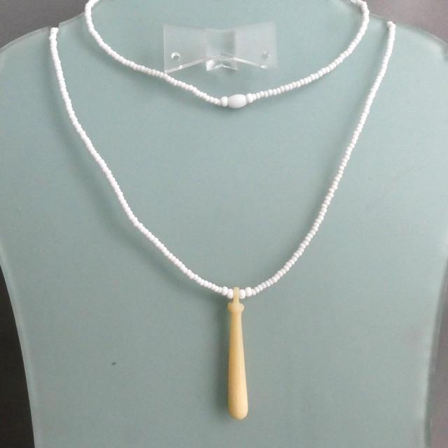 Vintage Women's Necklace - White/Cream on Productcaster.