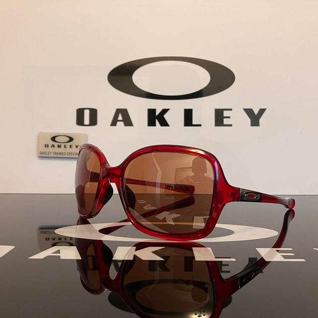 Oakley Women's Round Sunglasses - Red on Productcaster.