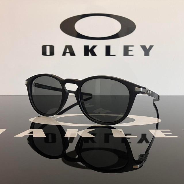 Oakley Men's Round Sunglasses - Black on Productcaster.