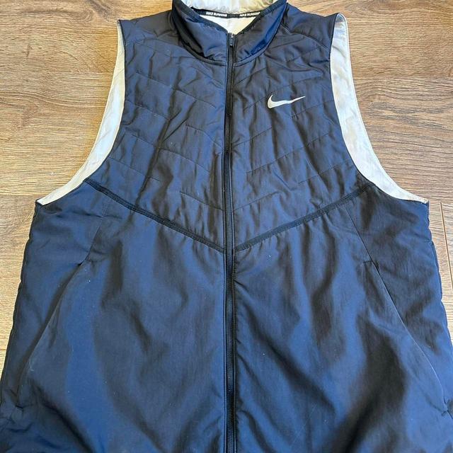 Nike Men's Gilet - Black - M on Productcaster.