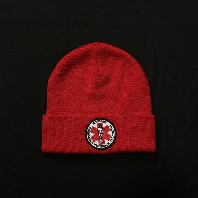 Supreme Men's Beanies - Red/White on Productcaster.