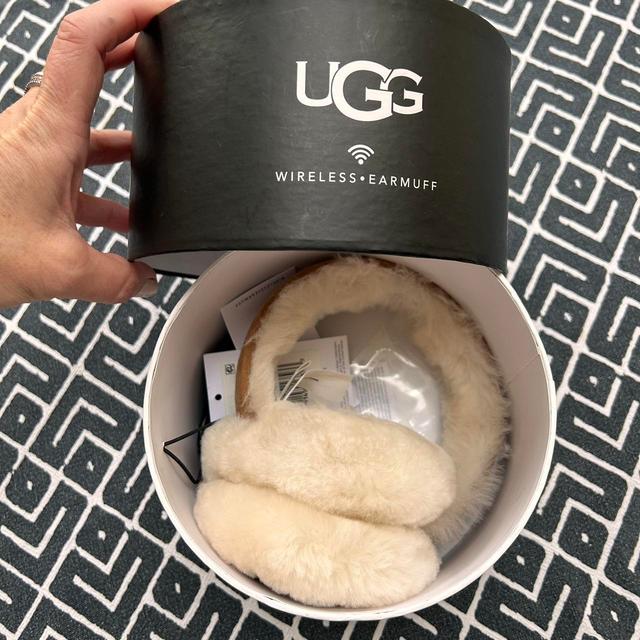 UGG Women's Accessories - Tan on Productcaster.