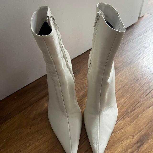 Zara Women's Knee high Boots - White/Cream - UK 4 on Productcaster.