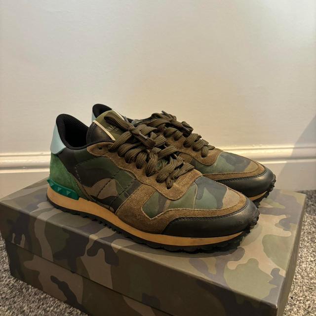 Valentino Men's Trainers - Khaki on Productcaster.