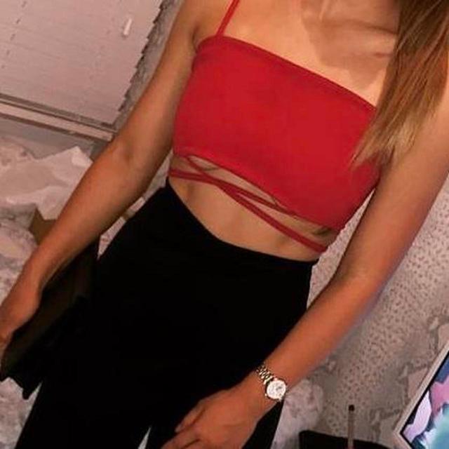 PrettyLittleThing Women's Crop top - Red - 8 on Productcaster.