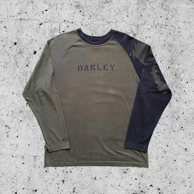 Oakley Men's T-shirt - Grey - L on Productcaster.