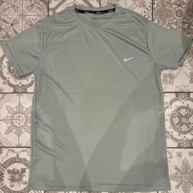 Nike Men's T-shirt - Green/Grey - S on Productcaster.