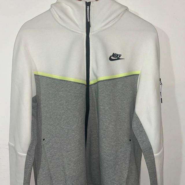 Nike Men's Hoodie - White - M on Productcaster.