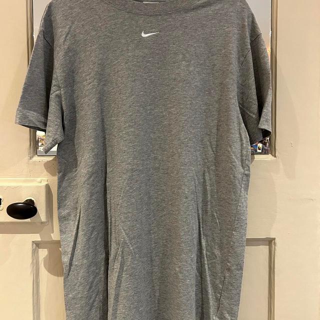 Nike Women's T-shirt - Grey/White - 8 on Productcaster.