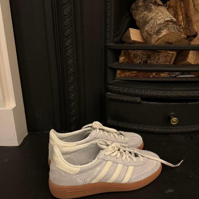 Adidas Women's Trainers - Grey/White - UK 5 on Productcaster.