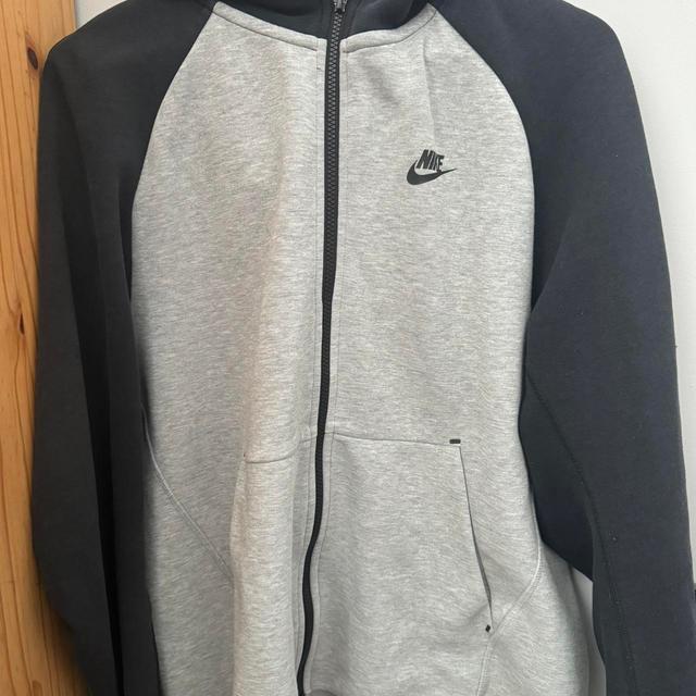 Nike Men's Hoodie - Grey/Black - M on Productcaster.