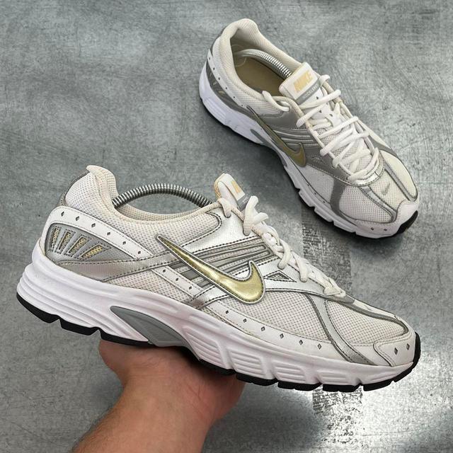 Nike Women's Trainers - White/Gold - UK 6 on Productcaster.