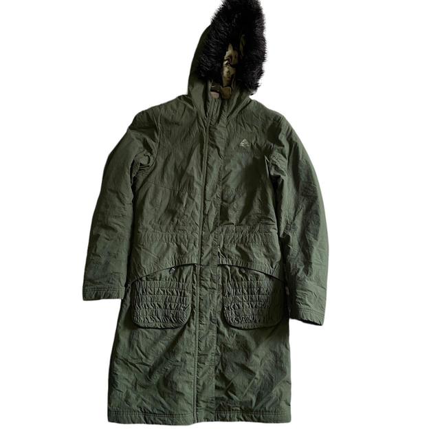 Nike ACG Women's Parka - Green/Khaki - M on Productcaster.