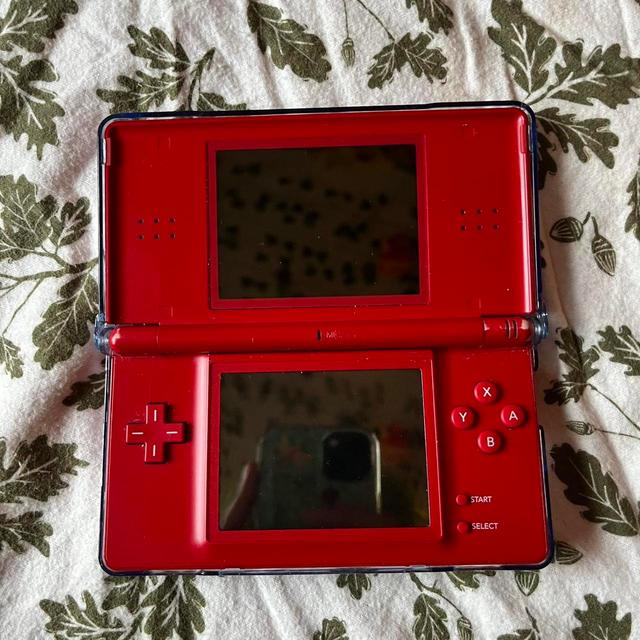 Nintendo Puzzle - Red on Productcaster.