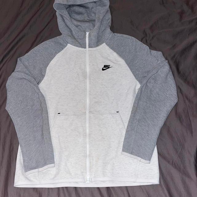 Nike Men's Hoodie - Grey - M on Productcaster.