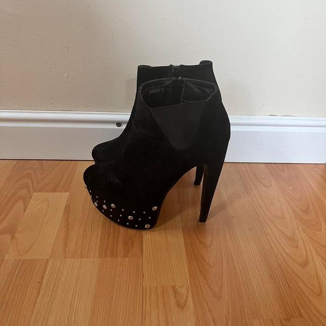 Preloved Women's Ankle Boots - Black - UK 5 on Productcaster.