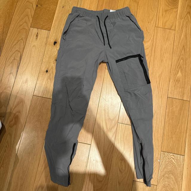 H&M Men's Trousers - Grey - S on Productcaster.