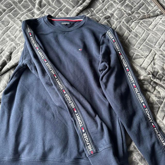 Tommy Hilfiger Men's Sweatshirt - Navy - S on Productcaster.