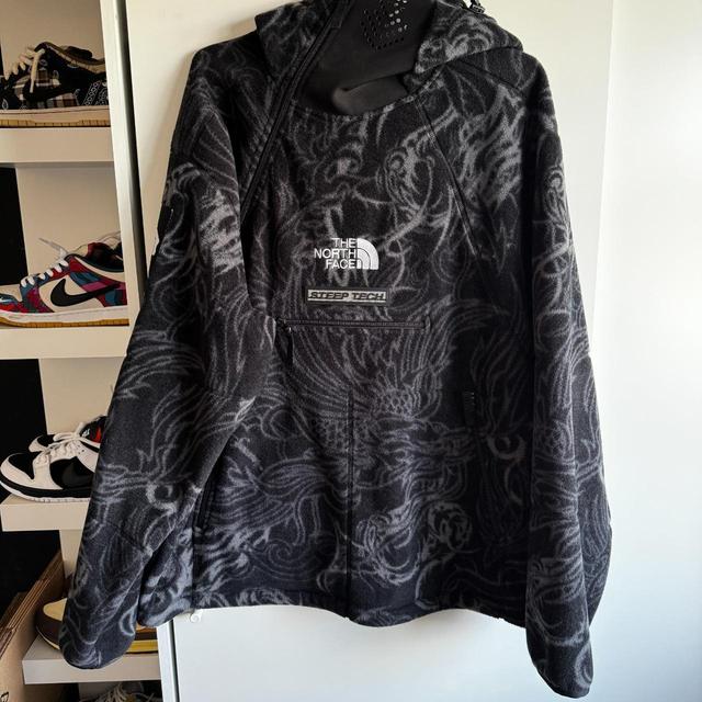 Supreme Men's Hoodie - Black - L on Productcaster.