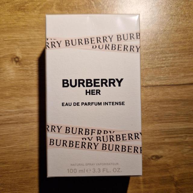 Burberry Fragrance - Pink on Productcaster.