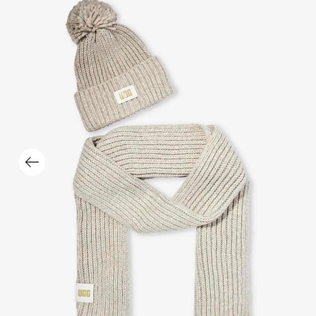 UGG Women's Scarf - Grey on Productcaster.