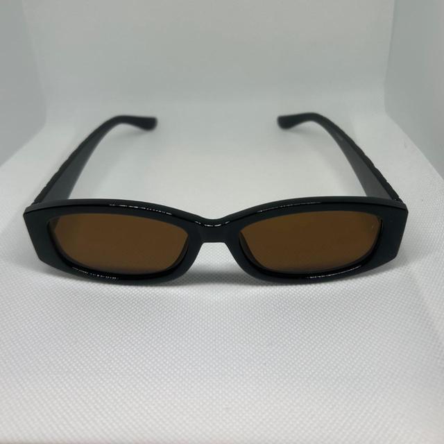 Women's Round Sunglasses - Black/Brown on Productcaster.