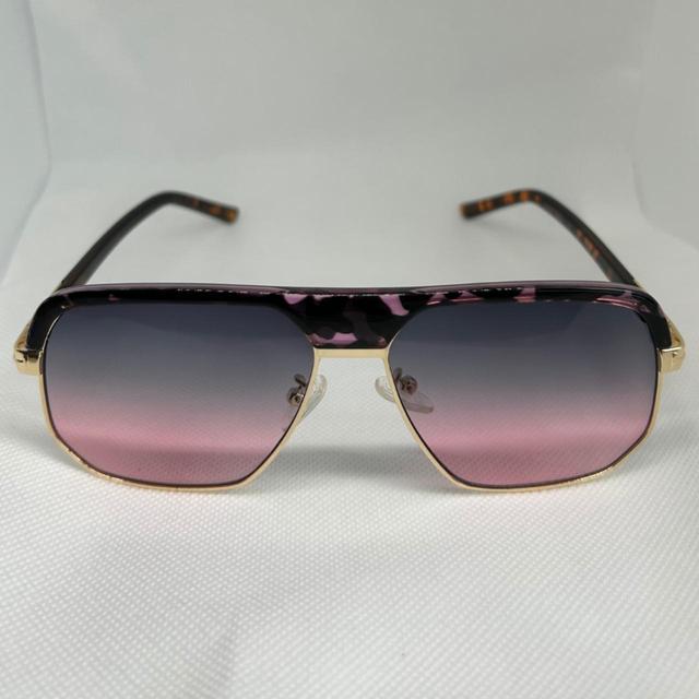 Women's Round Sunglasses - Grey/Pink on Productcaster.