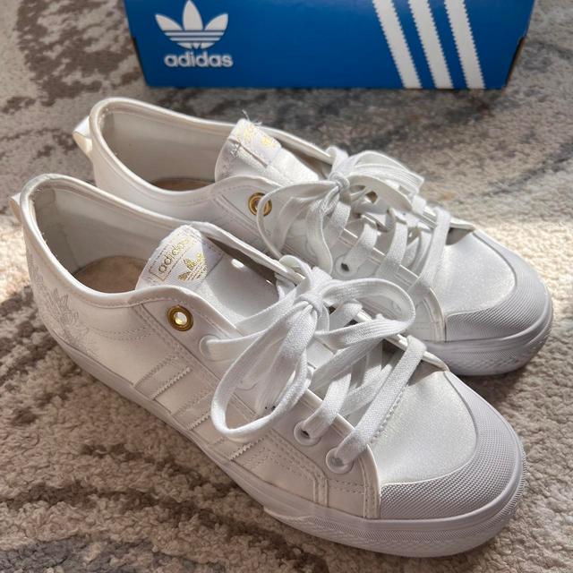 Adidas Women's Trainers - White/Gold - UK 6 on Productcaster.