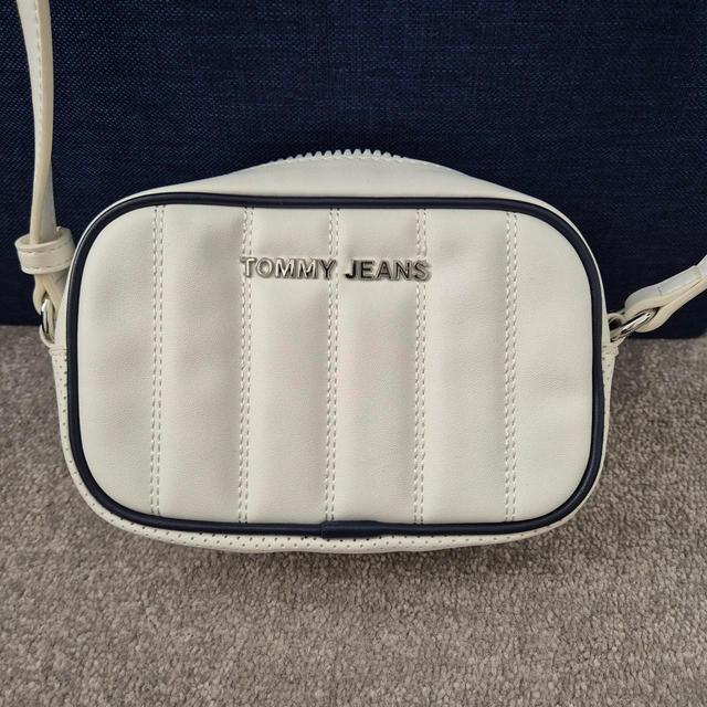 Tommy Hilfiger Women's Crossbody bags - White/Navy on Productcaster.