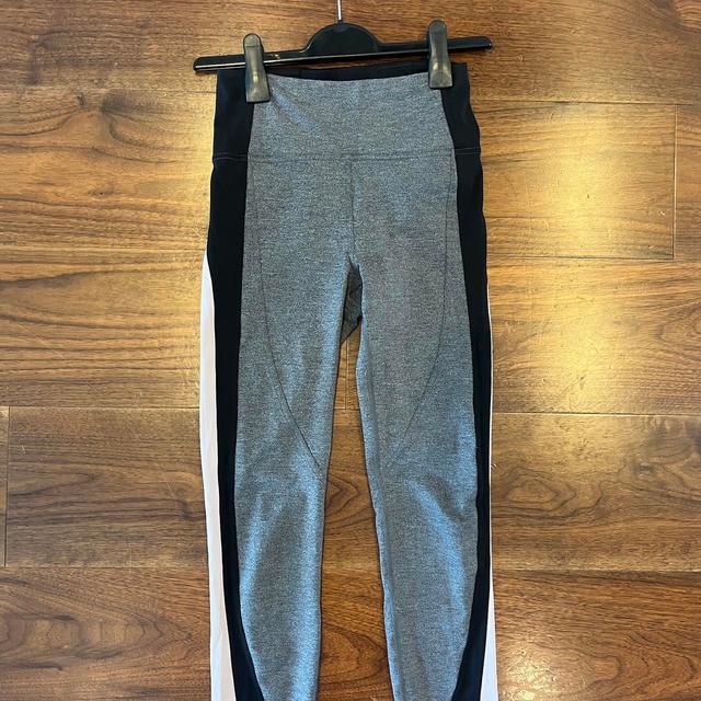 Lululemon Women's Leggings - Grey - UK 4 on Productcaster.