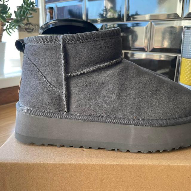 UGG Women's Boots - Black/Grey - UK 6 on Productcaster.