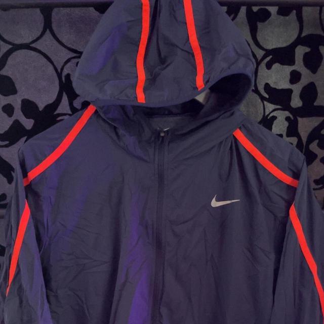 Nike Men's Windbreaker Jacket - Navy/Red - M on Productcaster.