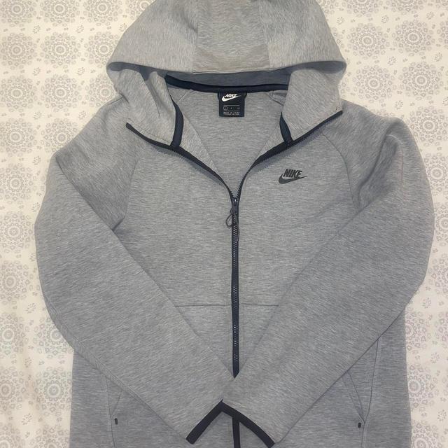 Nike Men's Hoodie - Grey - S on Productcaster.