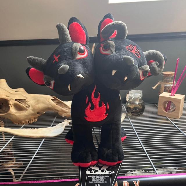 Killstar Stuffed animal - Black/Red on Productcaster.