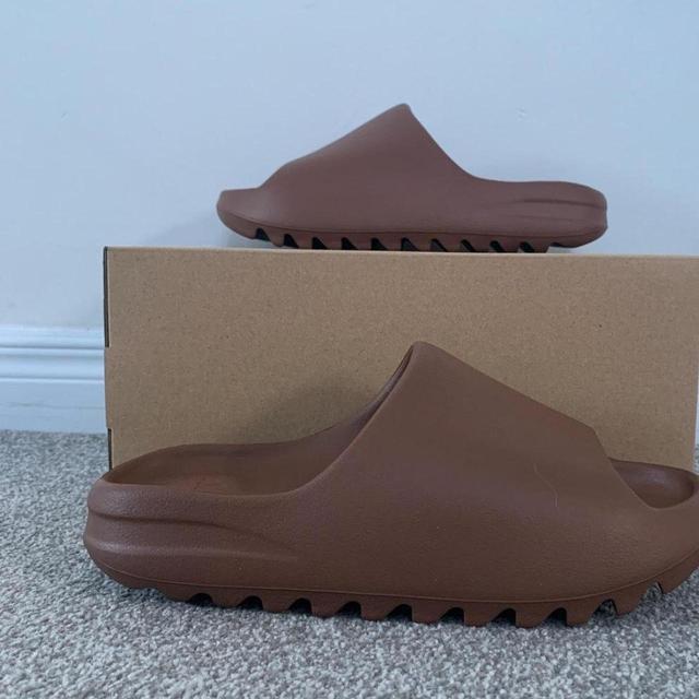 Yeezy Men's Slides - Brown - UK 7 on Productcaster.