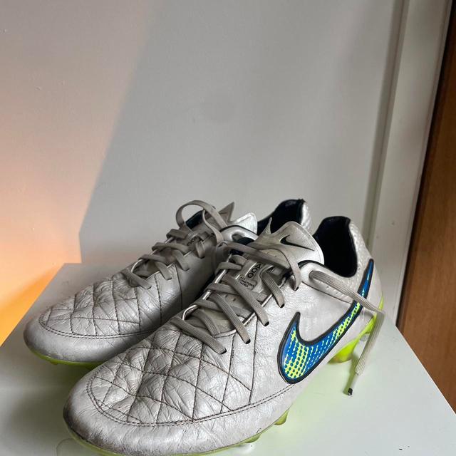 Nike Men's Boots - White - UK 9 on Productcaster.