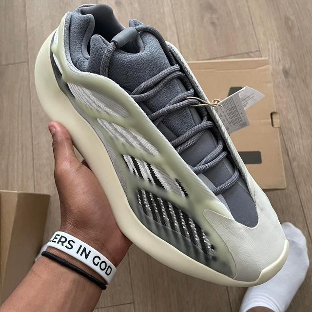 Yeezy Men's Trainers - Grey - UK 10 on Productcaster.