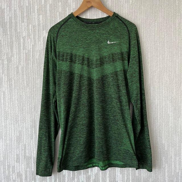 Nike Men's T-shirt - Green - M on Productcaster.