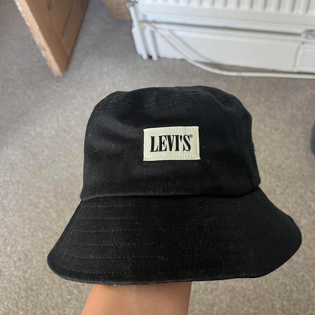 Levi's Men's Bucket hats - Black/White on Productcaster.