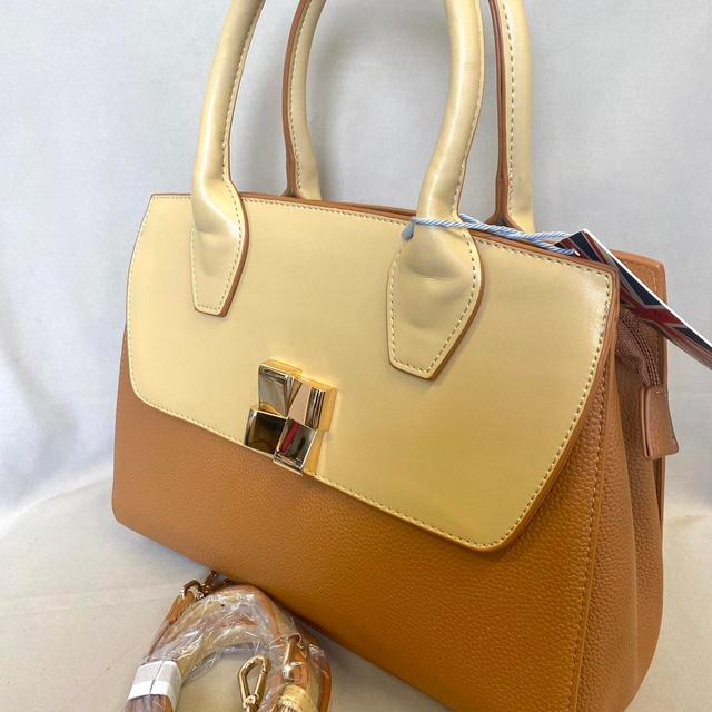 Bessie London Women's Tote bags - Tan/Cream on Productcaster.