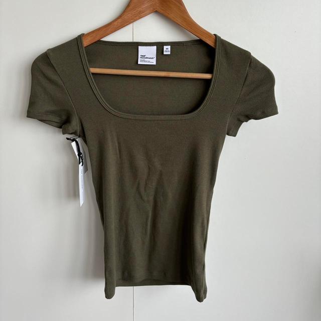 Aritzia Women's T-shirt - Khaki/Green - XS on Productcaster.