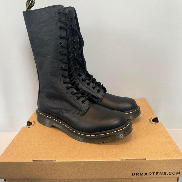 Dr. Martens Women's Lace up Boots - Black - UK 7 on Productcaster.