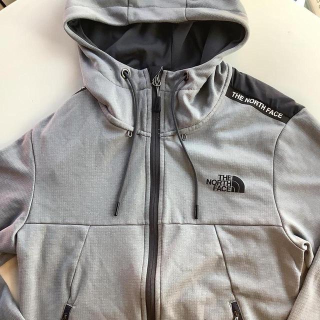 The North Face Men's Hoodie - Grey - XS on Productcaster.