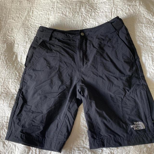 The North Face Kids' Shorts - Black on Productcaster.