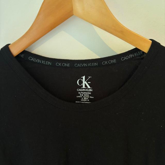 Calvin Klein Men's T-shirt - Black - XL on Productcaster.