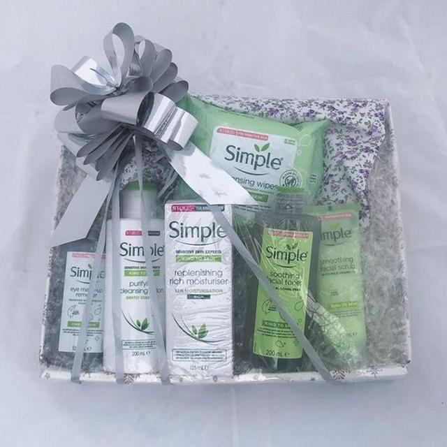 Simplee Cleanser and exfoliant - Green on Productcaster.