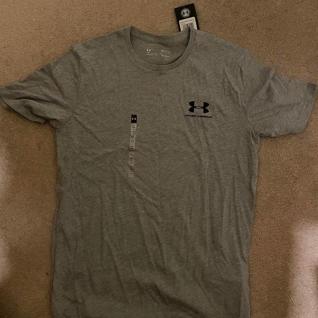 Under Armour Men's T-shirt - Grey - S on Productcaster.