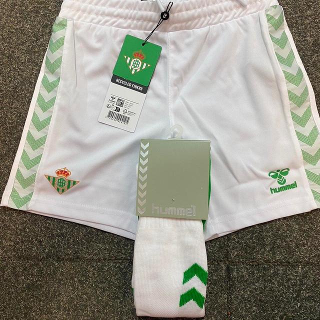 Hummel Kids' Shorts - White/Green - 10 years on Productcaster.