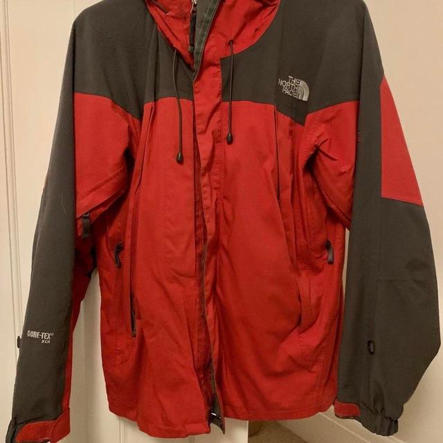 The North Face Men's Lightweight Jacket - Red - M on Productcaster.