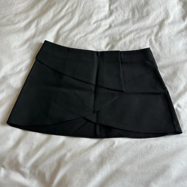 Pull&Bear Women's Mini Skirt - Black - M on Productcaster.